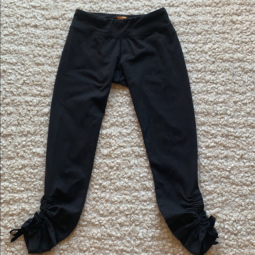 Lucy black leggings with ruching detail
